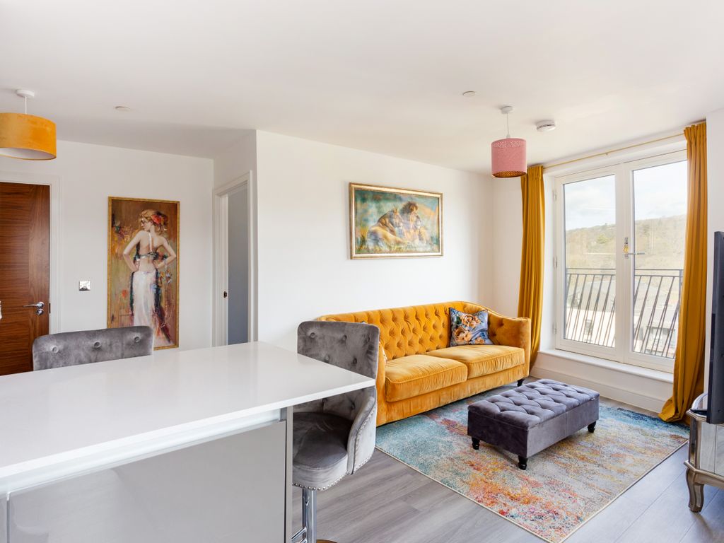 2 bed flat for sale in Sovereign Point, Midland Road, Bath BA2, £640,000