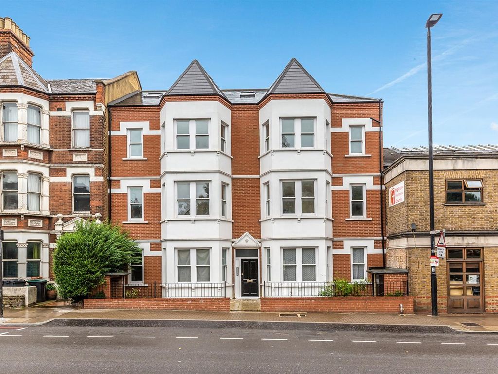 2 bed flat to rent in Archway Road, London N6, £2,000 pcm