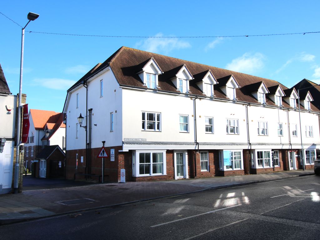 2 bed flat for sale in High Street, Dunmow CM6, £225,000