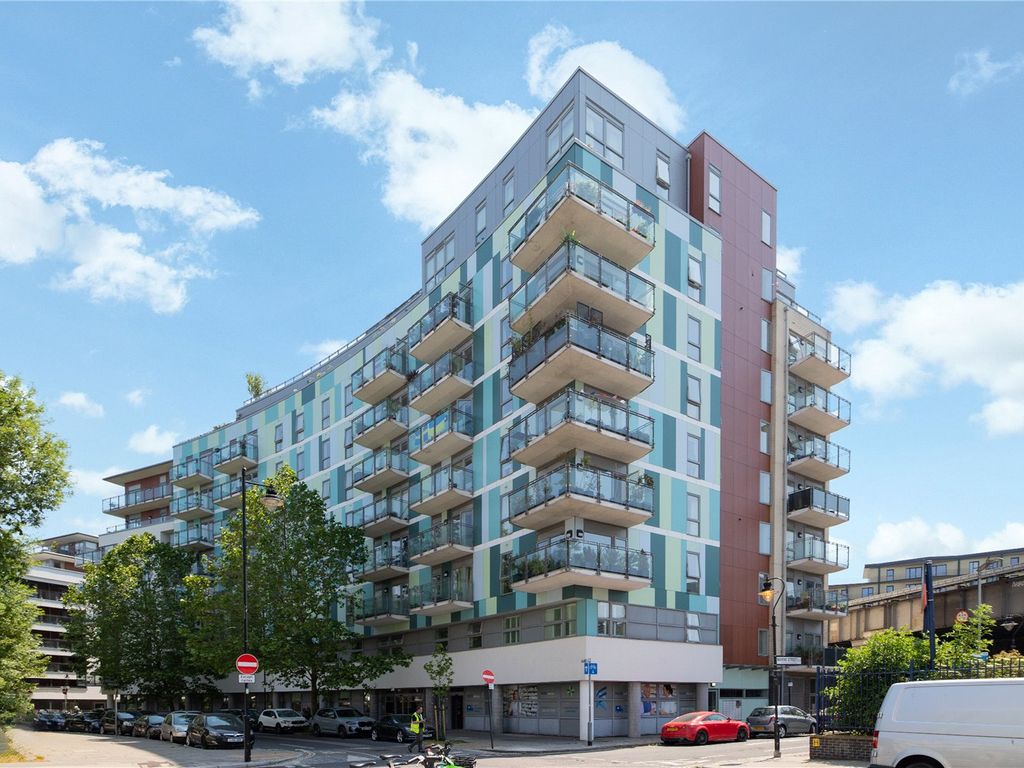 1 bed flat for sale in Eyot House, Sun Passage, London SE16, £385,000