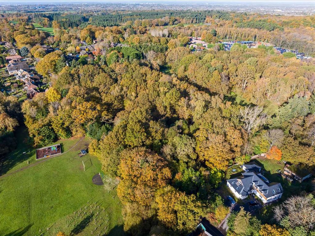 Land for sale in Sandy Lane, Wokingham, Wokingham RG41, £35,000