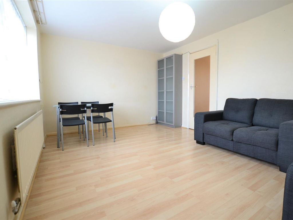 2 bed flat to rent in Coleridge Way, West Drayton UB7, £1,400 pcm