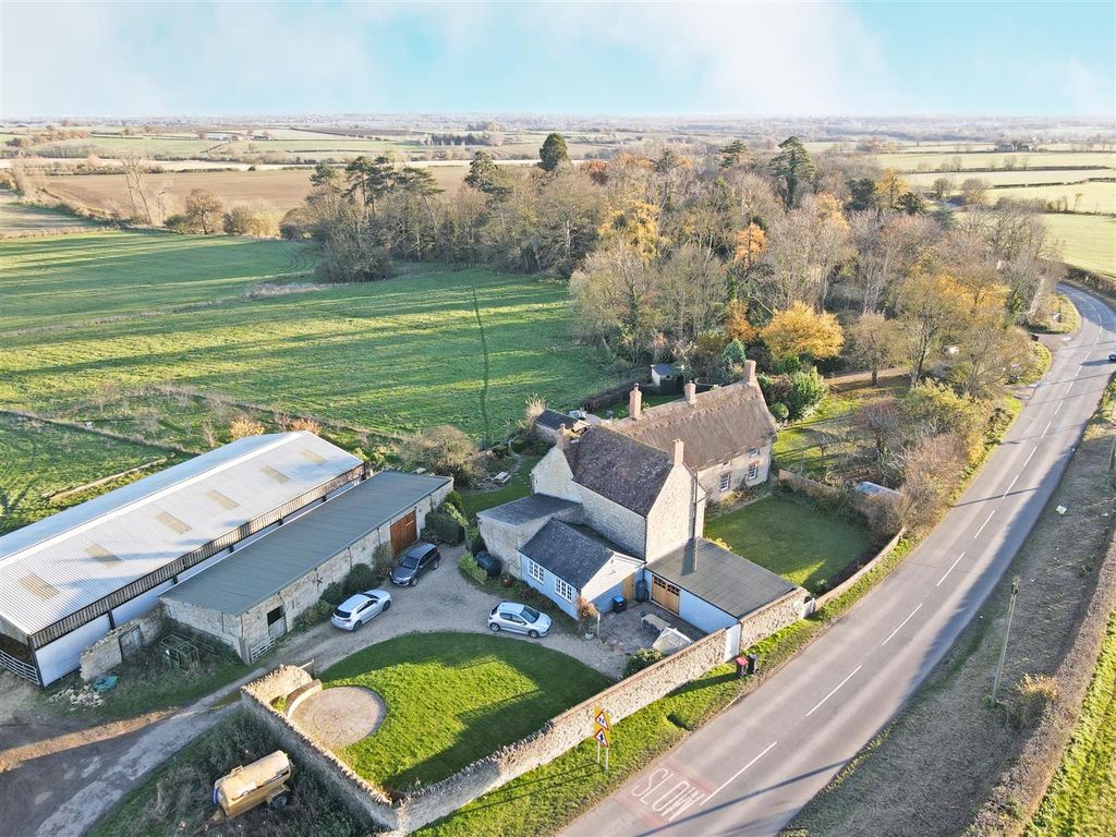 7 bed country house for sale in Bullington End Farm, Hanslope, Milton Keynes MK19, £1,600,000