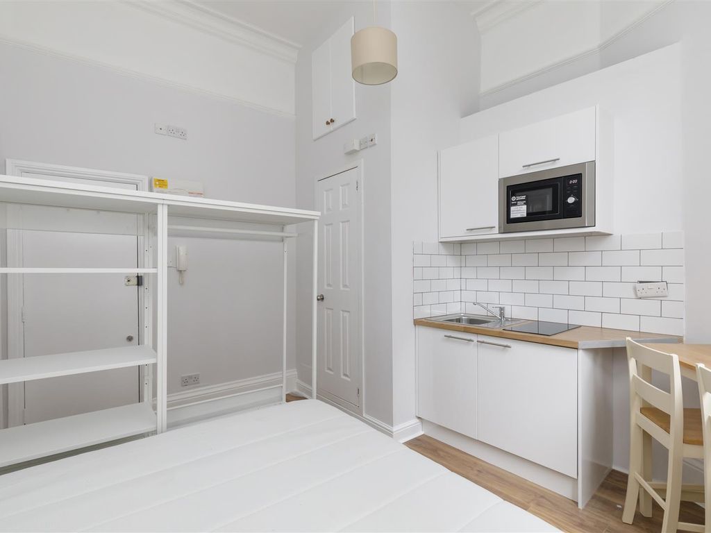Studio to rent in St Georges Drive, Pimlico SW1V, £1,517 pcm