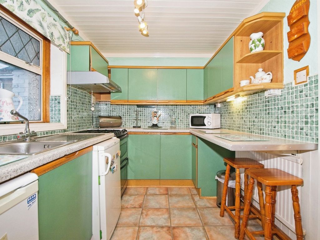 3 bed end terrace house for sale in Brynhyfryd, Pontlottyn, Bargoed CF81, £65,000