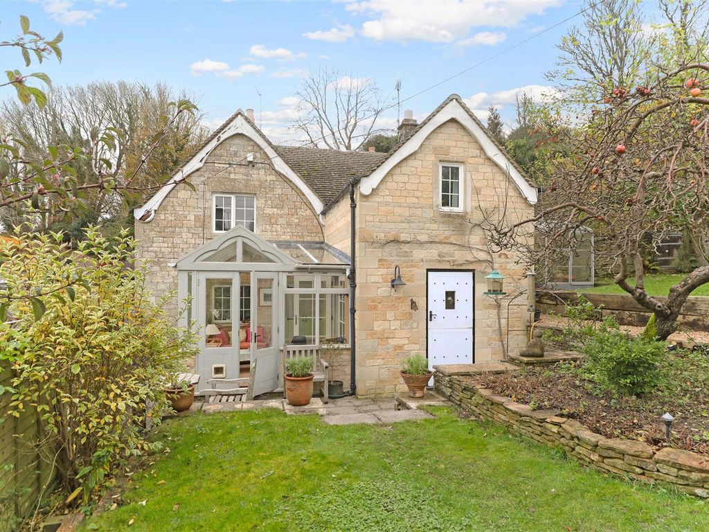2 bed end terrace house for sale in Eastcombe, Stroud GL6, £525,000