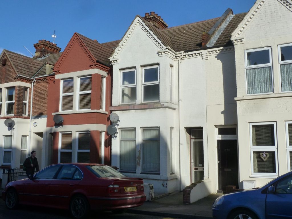 1 bed flat to rent in Canterbury Street, Gillingham ME7, £800 pcm