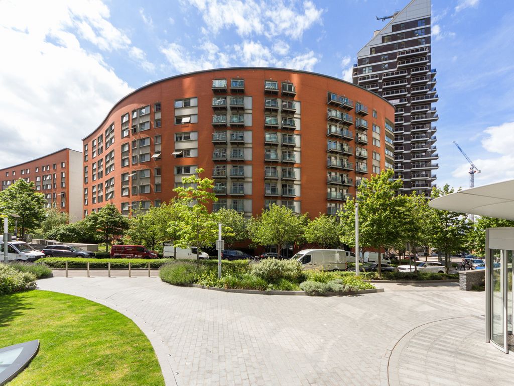 Studio to rent in Biscayne Avenue, Canary Wharf E14, £1,600 pcm