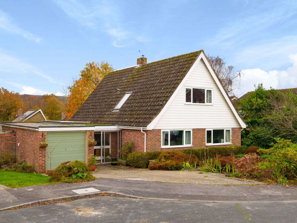 4 bed detached house for sale in Melton Close, Storrington RH20, £600,000