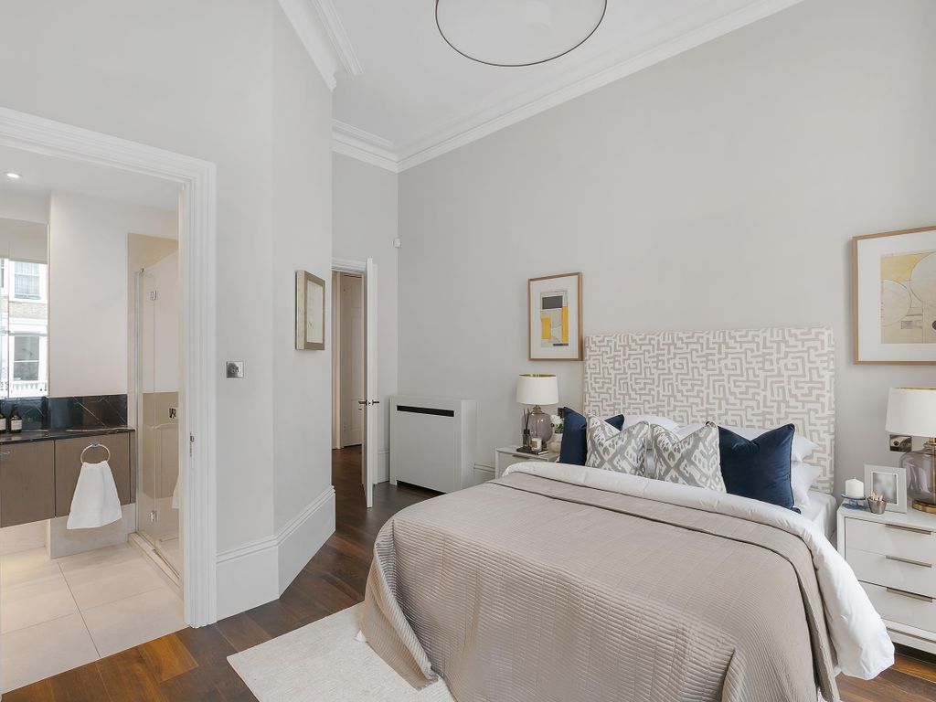 3 bed flat for sale in Southwell Gardens, London SW7, £2,595,000