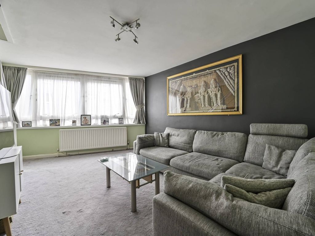 1 bed flat for sale in Avondale Square, Bermondsey, London SE1, £270,000