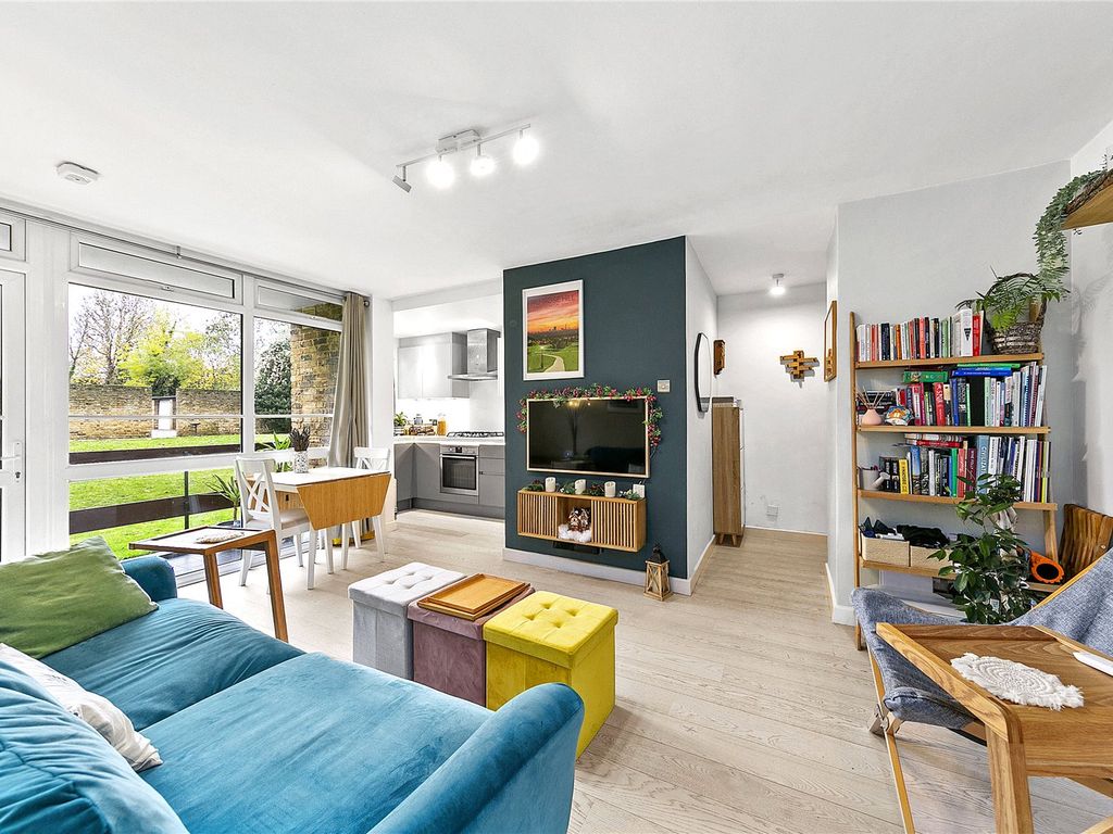 2 bed flat for sale in Arlington Road, Twickenham TW1, £495,000
