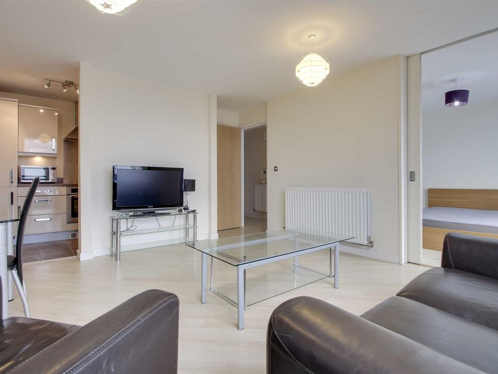 1 bed flat to rent in Witan Gate, Milton Keynes MK9, £1,250 pcm
