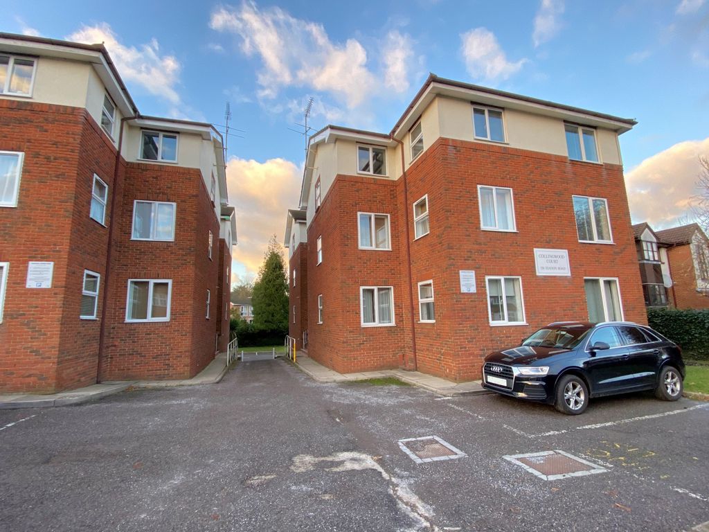 2 bed flat to rent in Station Road, New Barnet EN5, £1,600 pcm