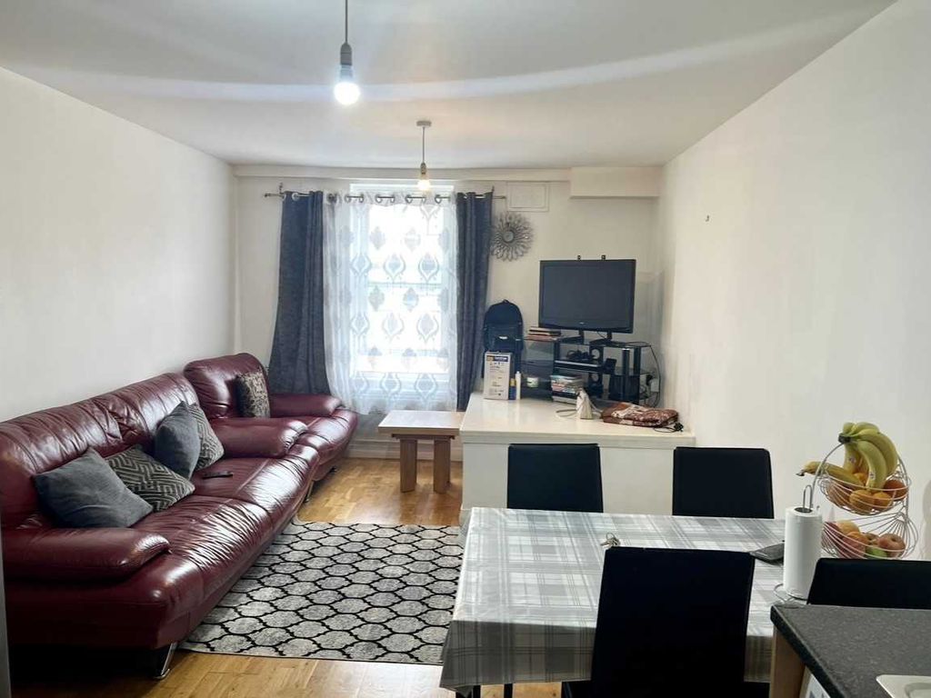 1 bed flat for sale in Church Street, Slough SL1, £194,950