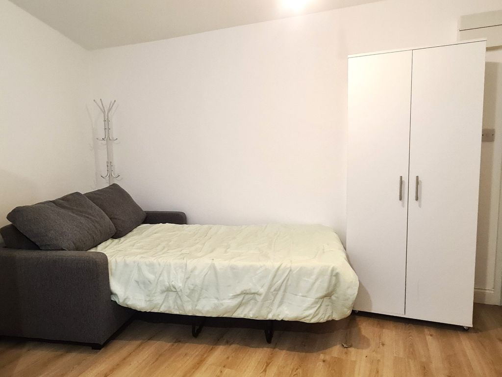 Studio to rent in Stoke Newington Road, London N16, £1,295 pcm