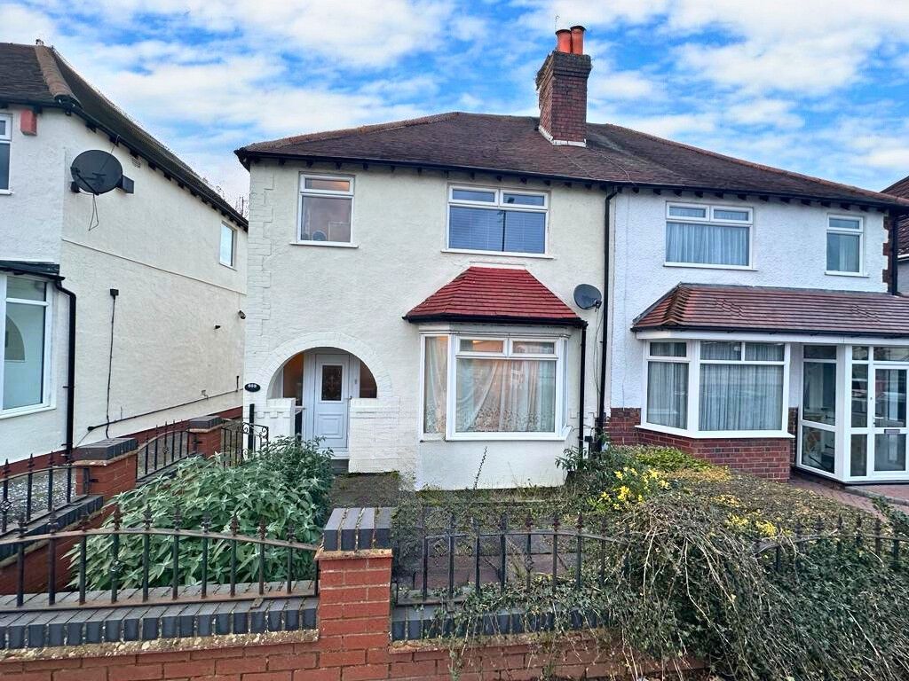 3 bed semi-detached house to rent in Hagley Road West, Oldbury B68, £1,095 pcm