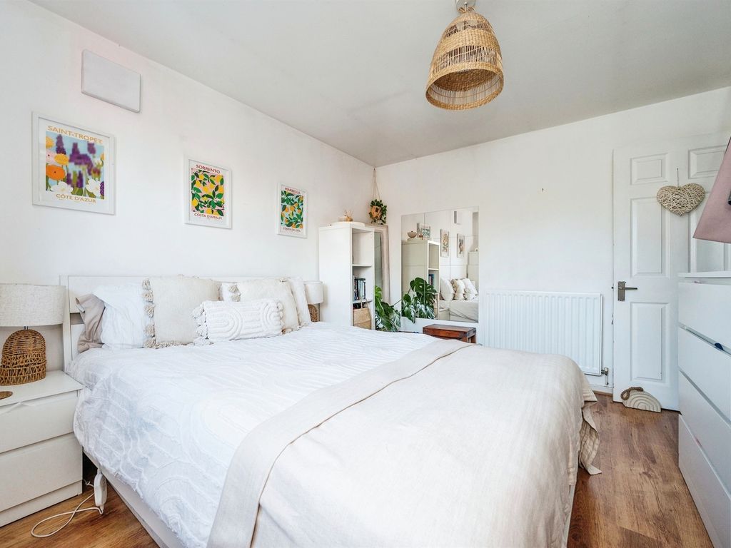 2 bed flat for sale in Bertelin Road, Stafford ST16, £105,000