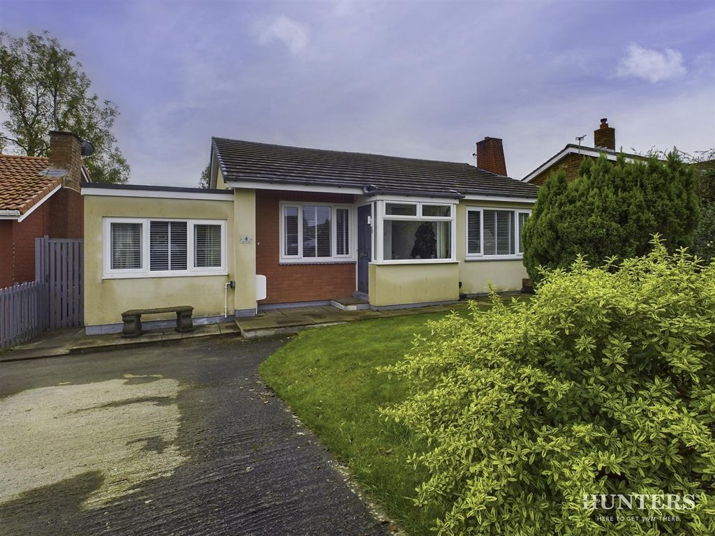 3 bed detached bungalow for sale in Meadow View, Consett DH8, £234,950
