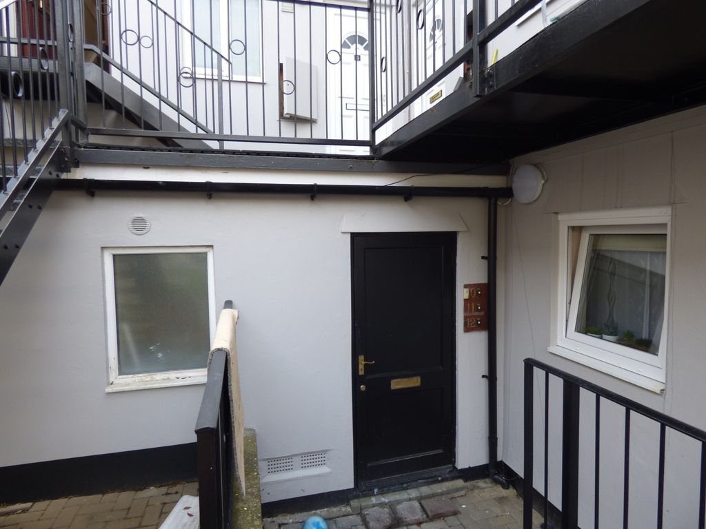 1 bed flat to rent in Reginald Street, Luton LU2, £725 pcm