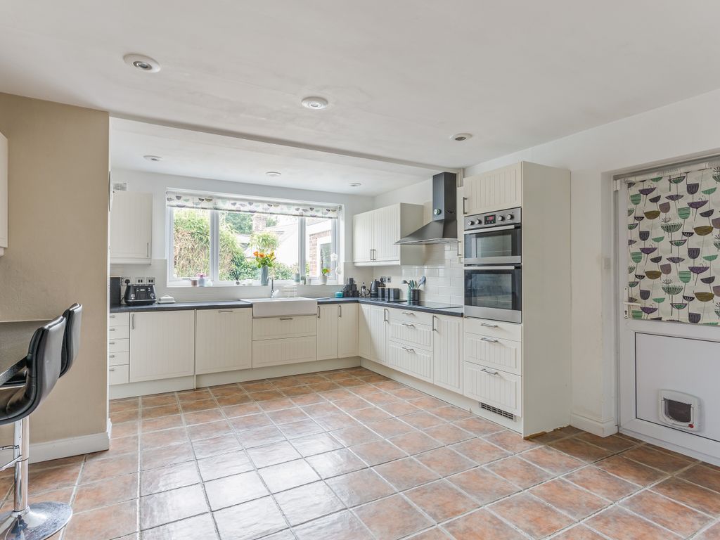 4 bed detached house for sale in Chapel Lane, Thatcham RG18, £650,000