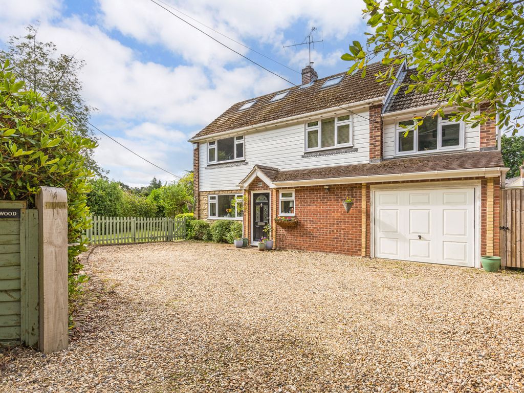 4 bed detached house for sale in Chapel Lane, Thatcham RG18, £650,000