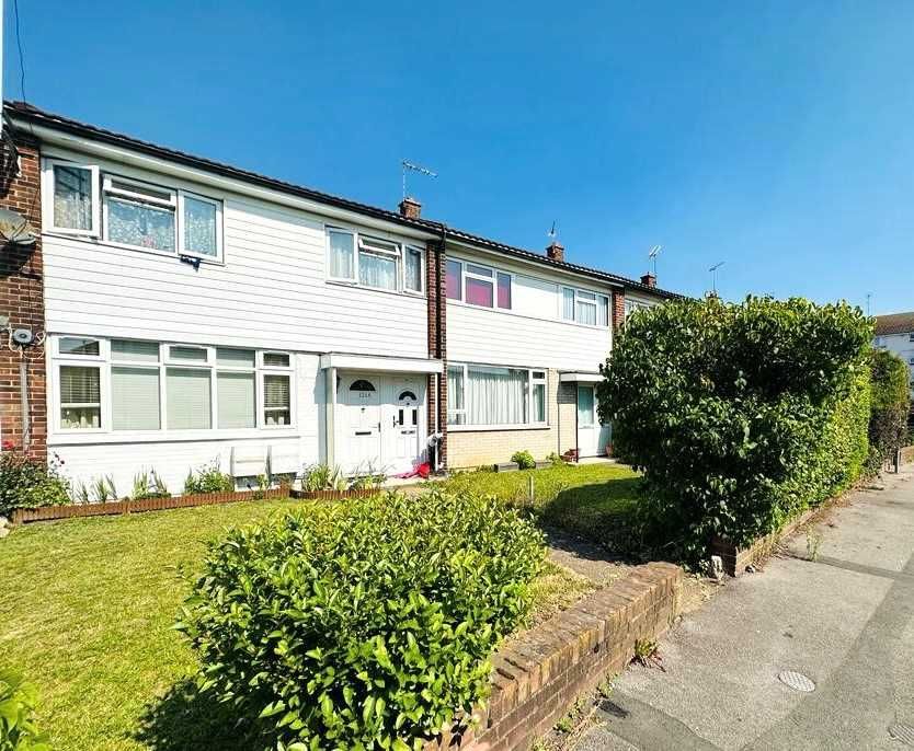 1 bed maisonette for sale in Common Road, Slough, Slough SL3, £199,950