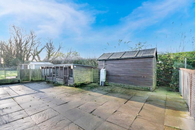 2 bed detached bungalow for sale in Lincoln Road, East Markham, Newark NG22, £550,000