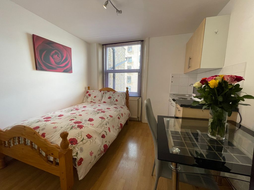 Studio to rent in Cromwell Road, London SW7, £1,603 pcm