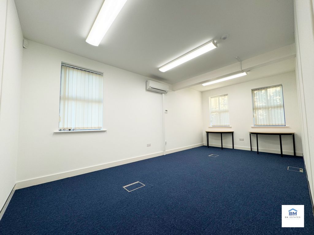 Property to rent in Braunstone Lane, Leicester LE3, £3,000 pcm