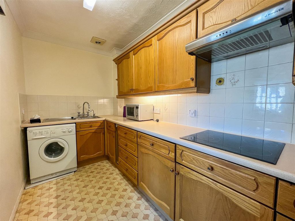 1 bed flat for sale in Pincott Road, Bexleyheath DA6, £200,000