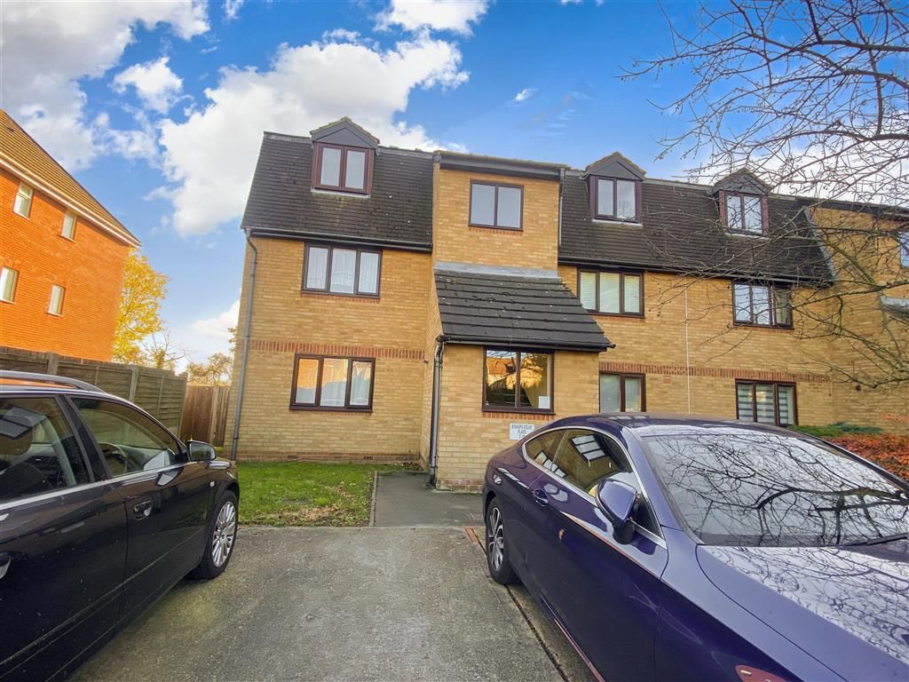 1 bed flat for sale in Blandford Close, Romford, Essex RM7, £210,000