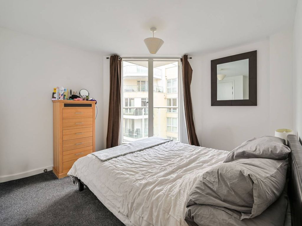 2 bed flat for sale in Water Gardens Square, Canada Water, London SE16, £585,000