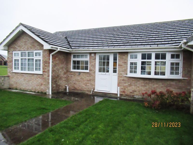 2 bed bungalow to rent in Awel Dyfi, Tywyn LL36, £795 pcm