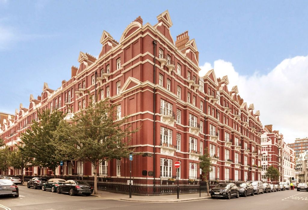 Serviced town house for sale in Chapel Street, London NW1, £1,100,000