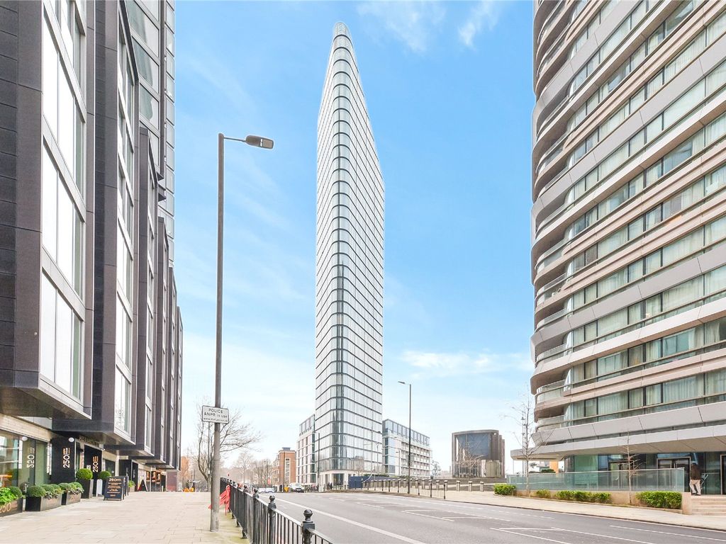 1 bed flat to rent in Chronicle Tower, 261B City Road EC1V, £2,900 pcm