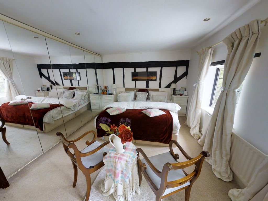 4 bed detached house for sale in South End, Milton Bryan, Milton Keynes, Buckinghamshire MK17, £895,000