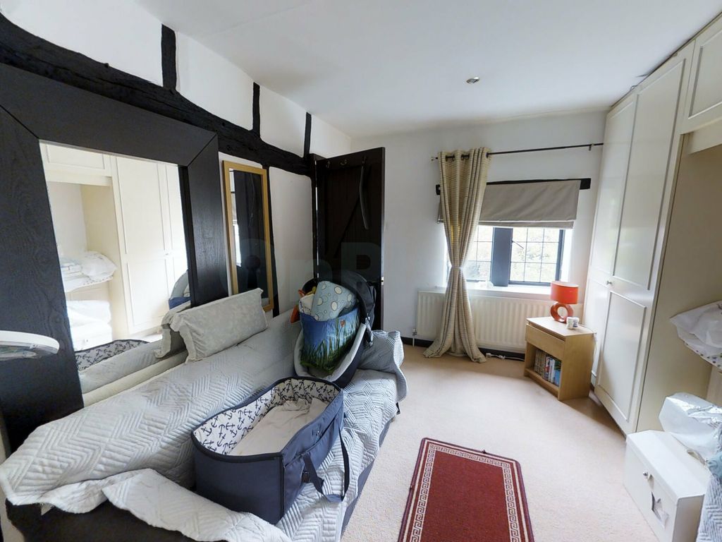 4 bed detached house for sale in South End, Milton Bryan, Milton Keynes, Buckinghamshire MK17, £895,000
