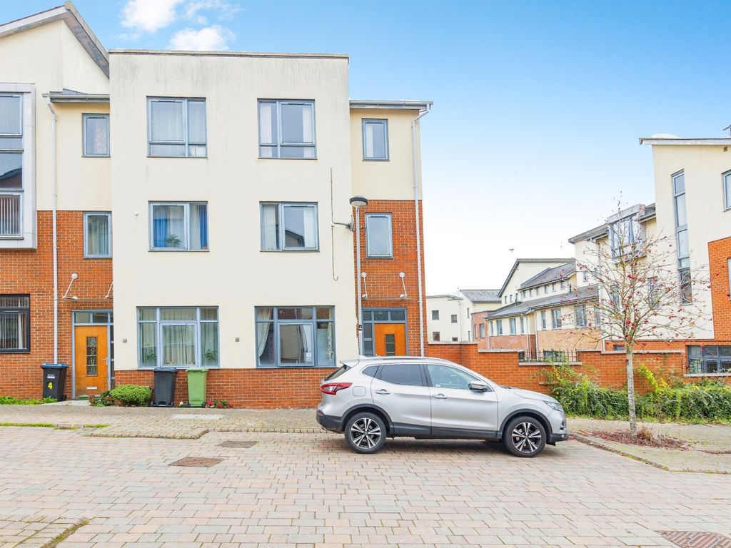 4 bed town house for sale in The Martlet, Milton Keynes MK6, £465,000