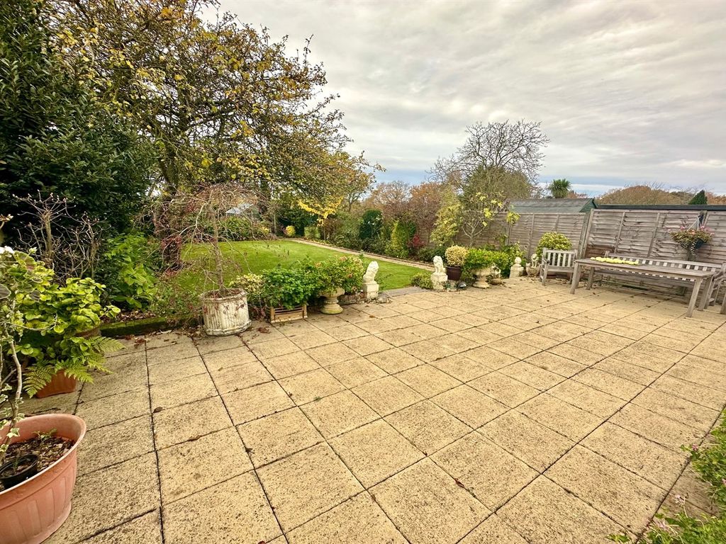 3 bed bungalow for sale in Cressing, Braintree CM77, £500,000