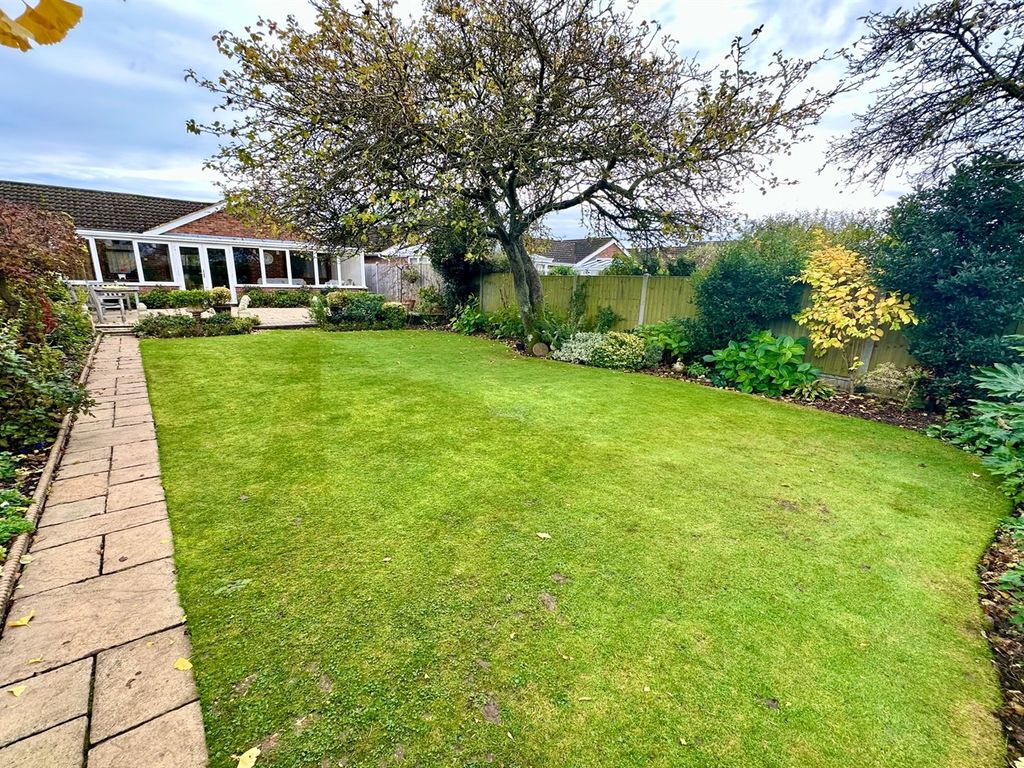 3 bed bungalow for sale in Cressing, Braintree CM77, £500,000