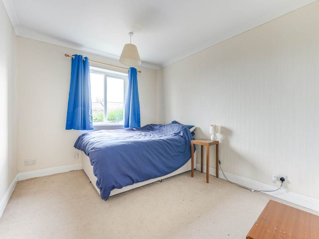 1 bed flat for sale in Gresley Lodge, Old North Road, Royston SG8, £160,000