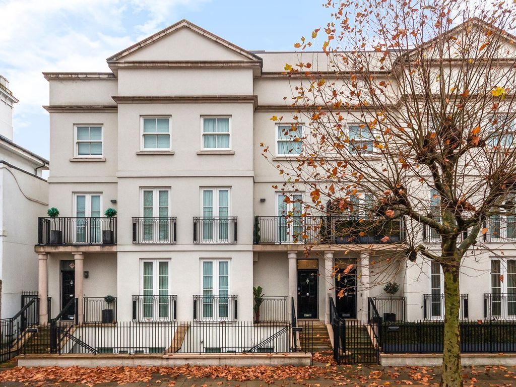 5 bed town house to rent in St Peter's Square, St Peter's Conservation Area, London W6, £14,998 pcm