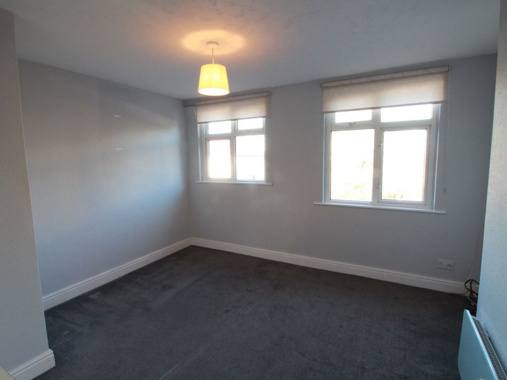 1 bed flat for sale in Feltham Road, Ashford TW15, £179,950