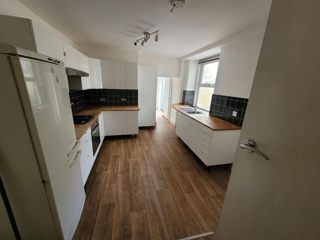 1 bed flat for sale in Clifton Road, Llandudno LL30, £95,000
