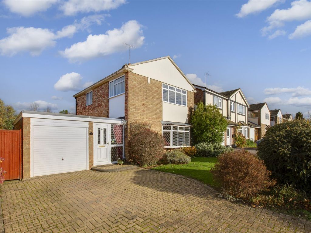 3 bed detached house for sale in Brands Hill Avenue, High Wycombe HP13, £600,000