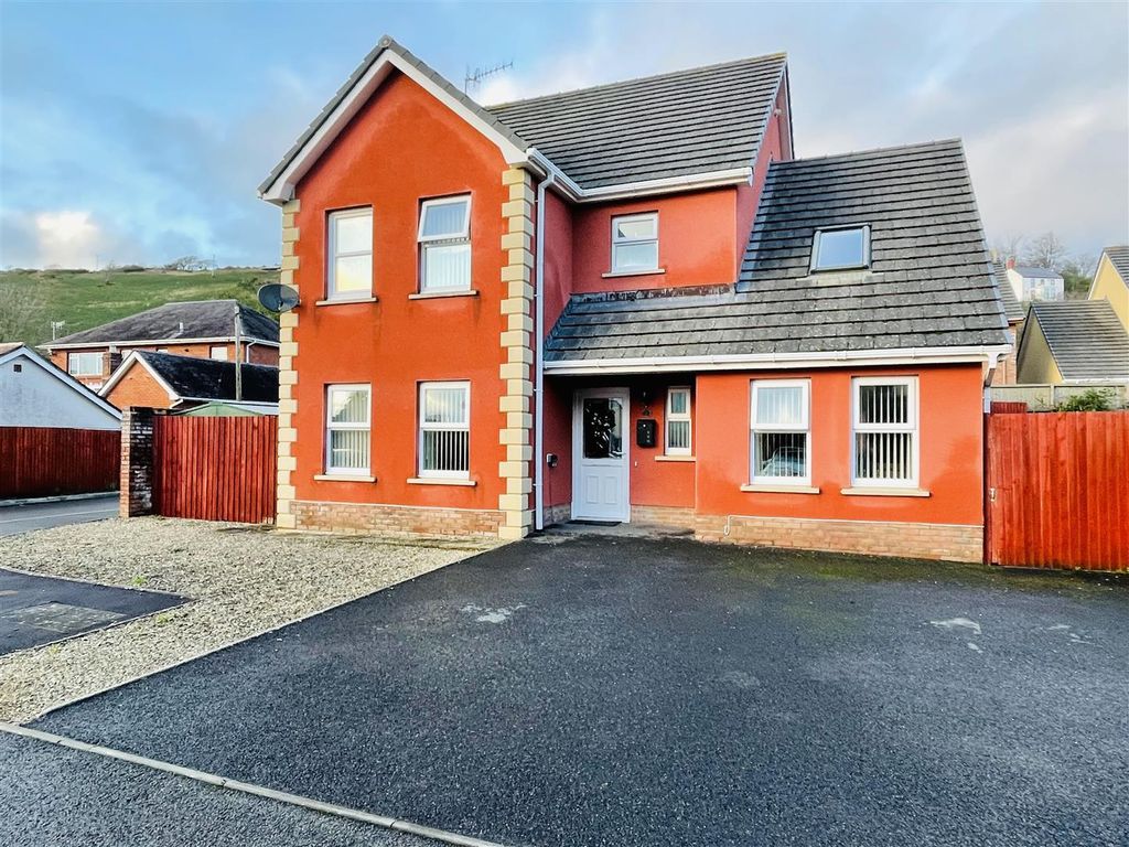 5 bed detached house for sale in Cwrt Gwscwm, Burry Port SA16, £375,000