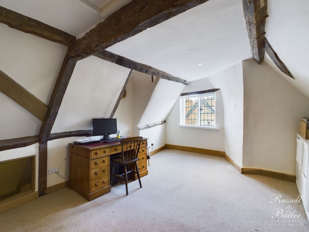 3 bed cottage for sale in Church Street, Buckingham MK18, £385,000