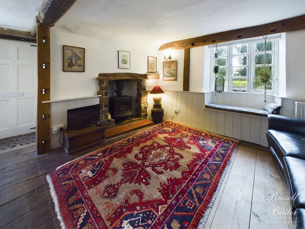 3 bed cottage for sale in Church Street, Buckingham MK18, £385,000