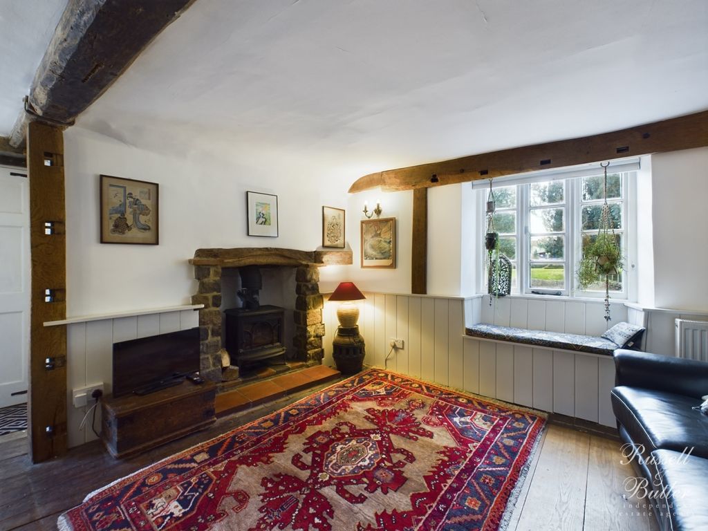 3 bed cottage for sale in Church Street, Buckingham MK18, £385,000